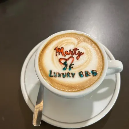 Alojamento de Acomodação e Pequeno-almoço Marty Luxury