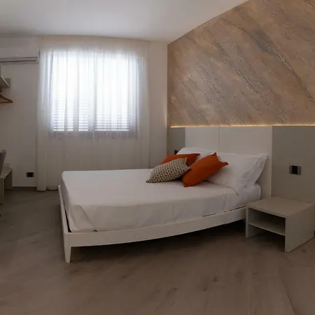 Alojamento de Acomodação e Pequeno-almoço Marty Luxury 4*