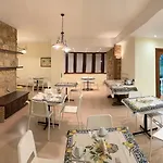 Marty Luxury Calatabiano