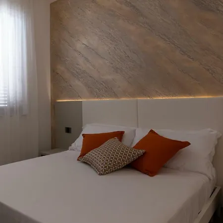 Marty Luxury Bed & Breakfast 2*